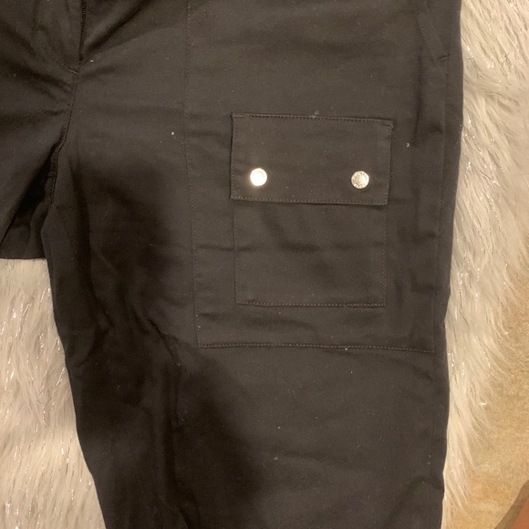 MICHAEL KORS CARGO BERMUDA SHORTS. - Picture 4 of 4